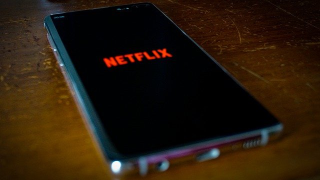 Netflix acknowledges the black screen glitch